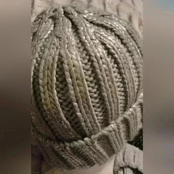 H&M Divided NWOT OSFM Silver metallic beanie - Picture 5 of 7